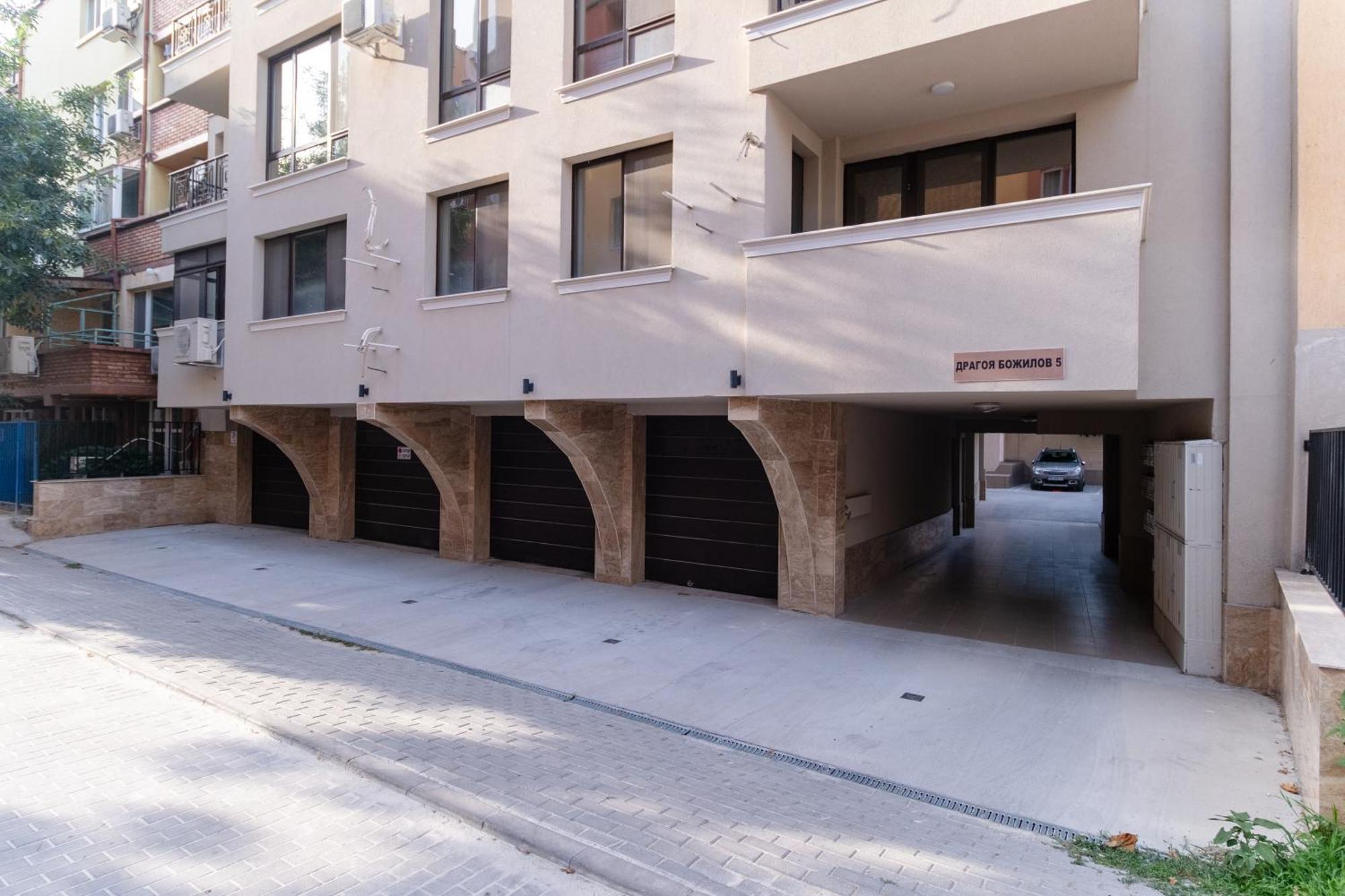 1-Bedroom Apartment With Free Private Parking Plovdiv Bagian luar foto