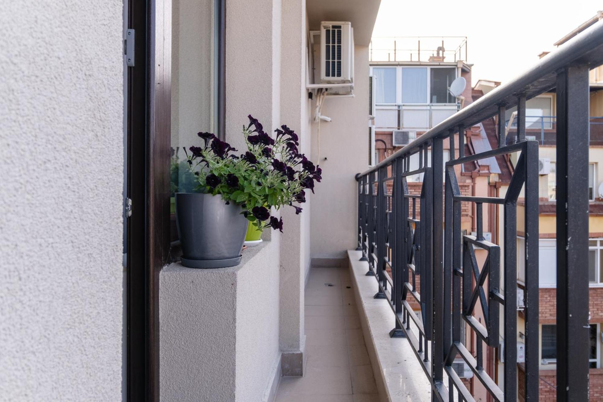1-Bedroom Apartment With Free Private Parking Plovdiv Bagian luar foto